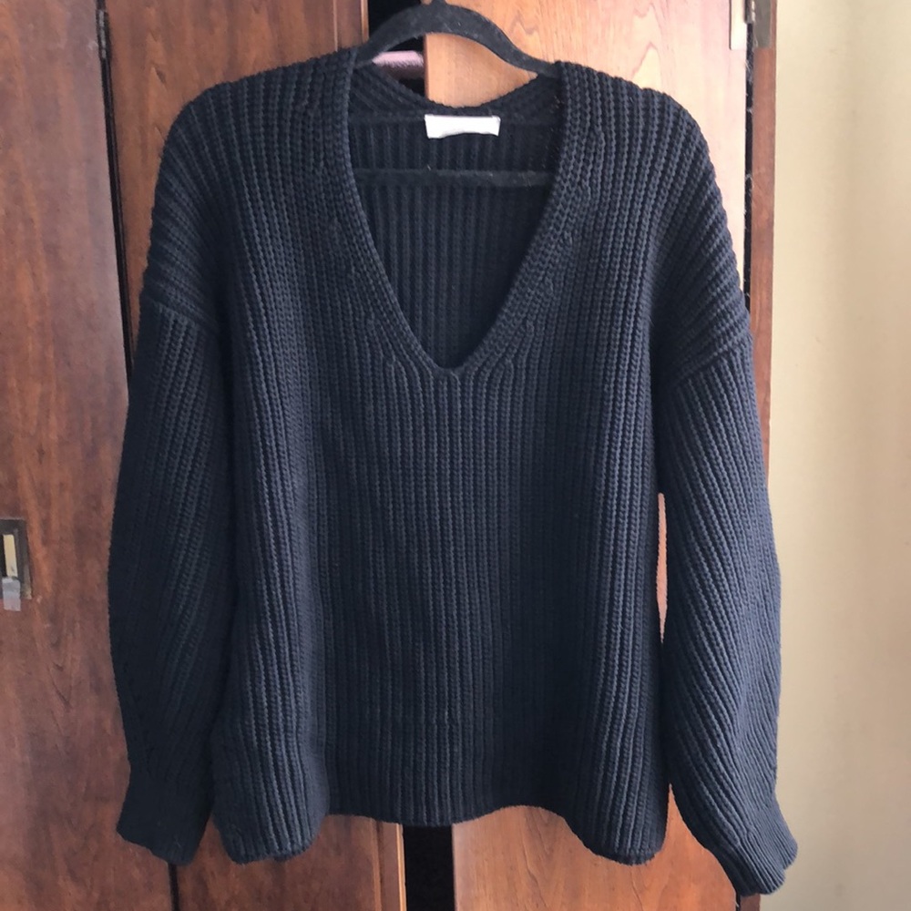 Everlane Texture Cotton V-Neck sweater